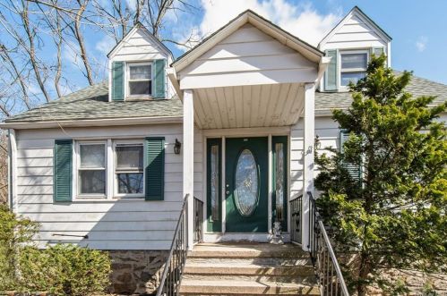 38 Woodside Ave, Elmsford, NY 10523-2810