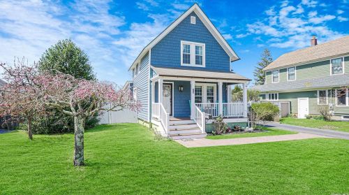 114 Monell Ave, Islip Manor, NY 11751-4310