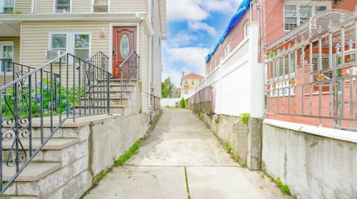 752 222nd St, Bronx, NY 10467-5106