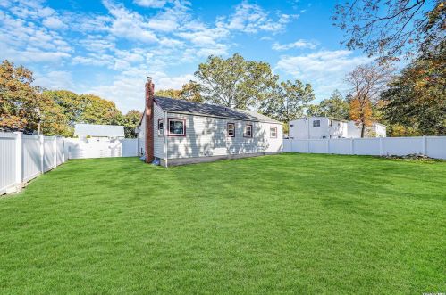 186 Pkwy Blvd, Wheatley Heights NY  11798-4306 exterior