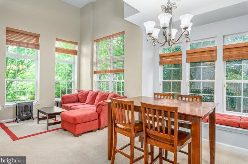 7100 Little Thames Dr, Gainesville VA  20155-4049 exterior