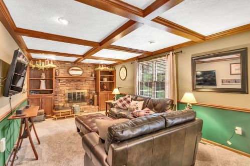 402 Mary Ln, Canonsburg, PA 15317-2276
