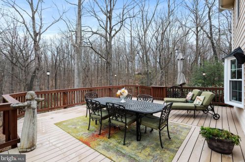 5550 Wide Oak Ct, Woodbridge VA  22192-6036 exterior