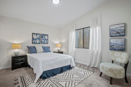 30807 Arlington St, Santa Clarita CA  91384-2453 exterior