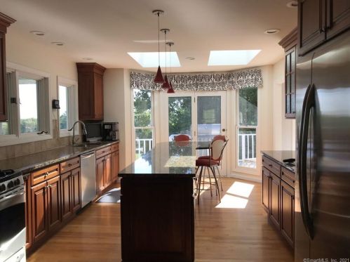 118 Oxbow Ln, Northford CT  06472-1152 exterior