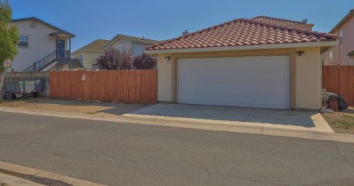 24 Huerta St, Greenfield, CA 93927-5744