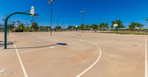 652 Sandstone St, Gilbert AZ 85295-7151 exterior