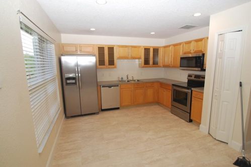 2756 Eagle Glen Cir, Kissimmee FL  34746-3150 exterior