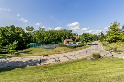 5217 Eaglesnest Dr, Cincinnati OH  45248-8461 exterior