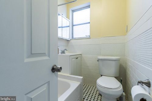 1214 Mercy St, Philadelphia PA 19148-2533 exterior