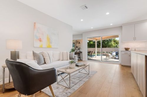 6464 Firmament Ave, Van Nuys CA  91406-6218 exterior