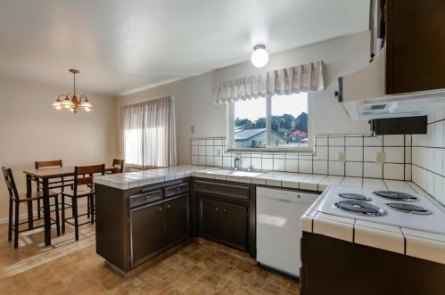 121 Marks Dr, Hollister CA  95023-6319 exterior