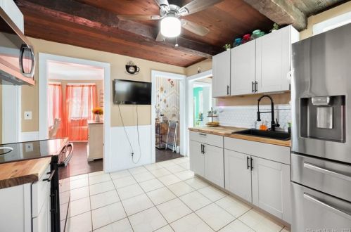 40 Hedge Ave, Norwich CT  06360-5920 exterior