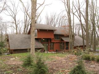 3820 Bath Rd, Akron, OH 44333-2190