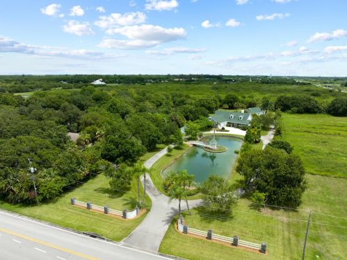 5880 1st St, Vero Beach, FL 32968-9529