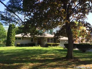 79 Maywood Dr, Rochester, NY 14618-4303