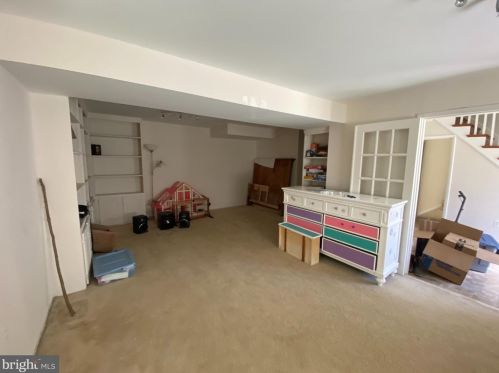 6142 Bardu Ave, Springfield VA  22152-1801 exterior