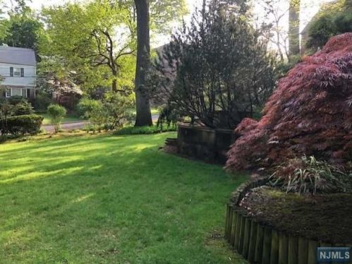 960 Lincoln Pl, Teaneck NJ  07666-2608 exterior