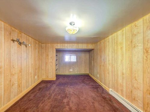 19 Hawthorn Ct, Fishkill NY  12524-2616 exterior