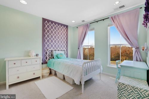 9193 Lake Preston Ct, Bristow VA  20136-6170 exterior