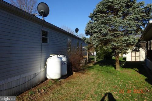 63 Shippensburg Mobile Est, Lees Cross Roads PA  17257-9530 exterior
