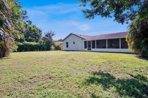 1085 Canary Ter, Fort Pierce FL  34953-1818 exterior