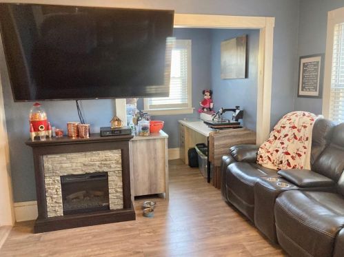 79 Belt St, Warwick, RI 02889-3974