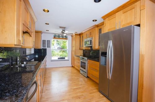 1371 Tahiti Dr, Sanibel FL  33957-2613 exterior