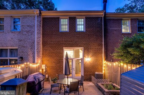 11863 Abercorn Ct, Herndon, VA 20191-2702