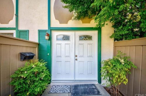 8241 Henderson Grn, Buena Park, CA 90621-1330