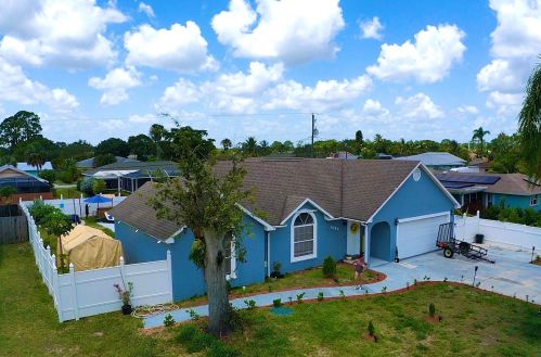2062 Floresta Dr, Fort Pierce FL  34984-4706 exterior