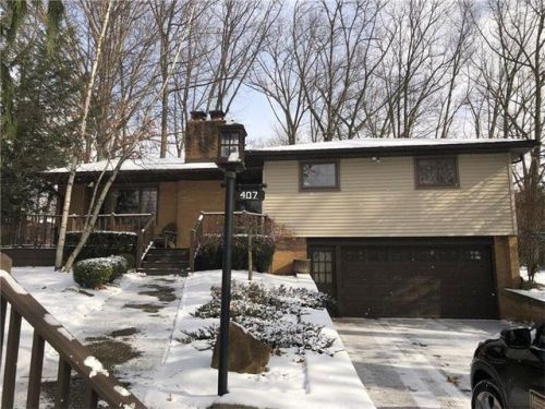 407 Oakdale Ave, Hermitage PA  16148-1826 exterior