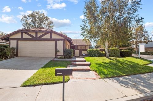 23656 Mesa Ct, Santa Clarita, CA 91355-2136