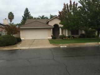 7650 Barcus Ave, Fresno, CA 93722-2381