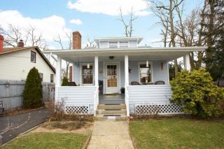 517 Clinton Ave, Belford, NJ 07718-1216