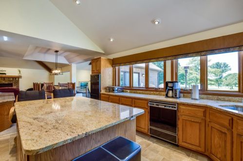 1432 Country Club Ln, Watertown WI  53098-4345 exterior