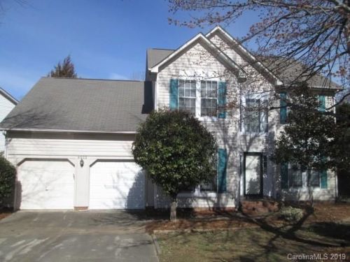9525 Secretariat Dr, Charlotte, NC 28216-1867