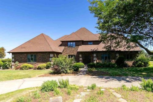 8240 200th St, Maysville, IA 52773-9571