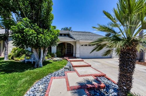 27572 Saffron Ln, Santa Clarita, CA 91350-1629
