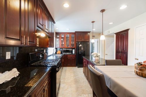 19406 Pricetown Ave, Long Beach CA  90746-2680 exterior