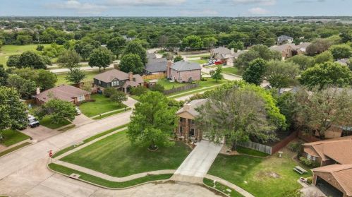 1401 Sedalia Ct, Lewisville TX  75028-2136 exterior