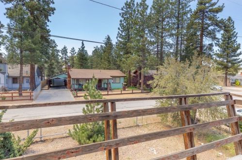 236 Whipple Dr, Big Bear City CA  92314-9163 exterior