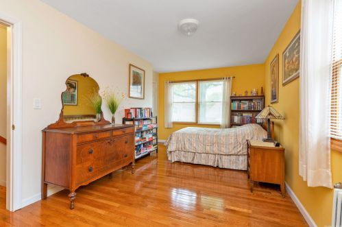 110 Central Blvd, New Hyde Park NY  11040-4228 exterior