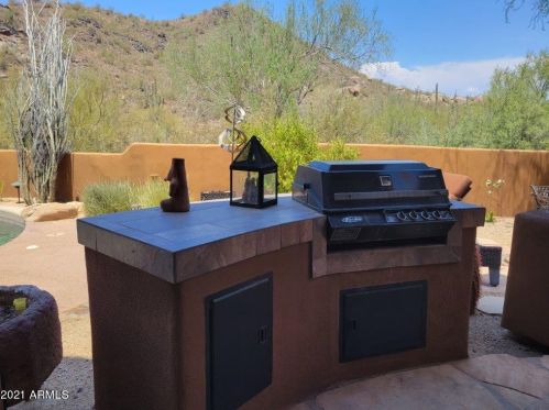 8300 Dixileta Dr, Scottsdale AZ 85266-2273 exterior