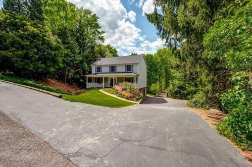 137 Broadbent Rd, Sewickley, PA 15143-9564