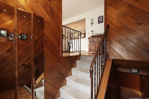 15 Benneville Rd, Milford CT  06461-2432 exterior