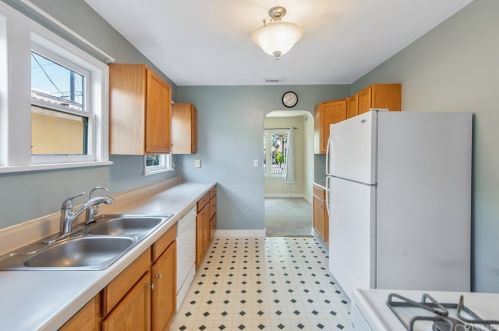 16027 Hartland St, Van Nuys CA 91406-4808 exterior