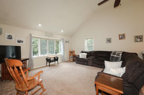100 Mount Delight Rd, Deerfield NH  03037-1318 exterior