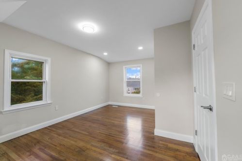 221 18th Ave, Manville NJ  08835-1629 exterior