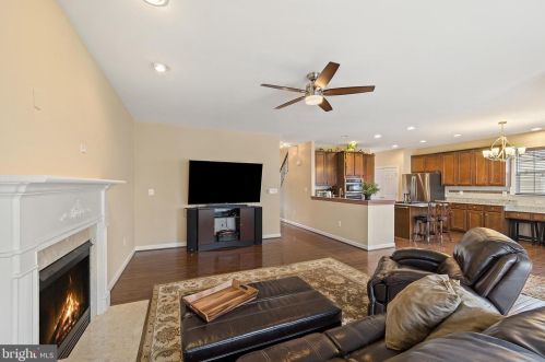 8168 Gilroy Dr, Lorton VA 22079-2936 exterior